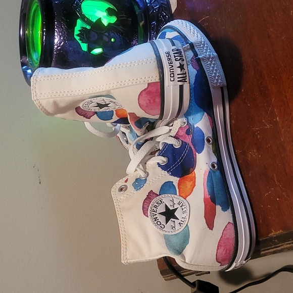 Converse All Star Chuck Taylors 6. (Fits like a 7.5)Multi Colored. - Picture 5 of 8